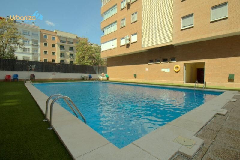 Piscina de Pis en venda en Badajoz Capital amb Aire condicionat, Terrassa i Balcó