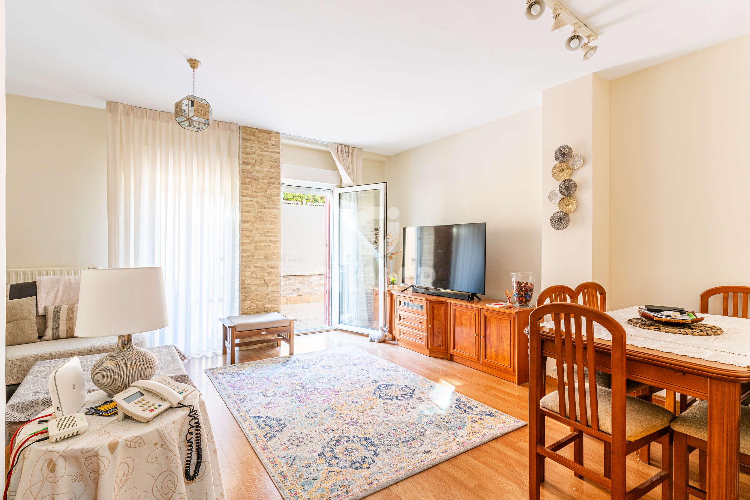 Living room of Flat for sale in  Madrid Capital  with Heating, Private garden and Storage room