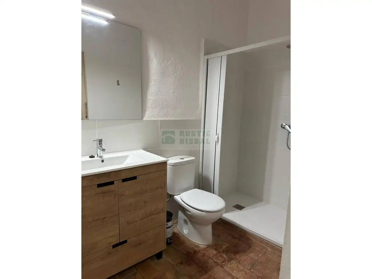 Bathroom of Country homes for rent in Vilanant  with Air Conditioner, Heating and Private garden