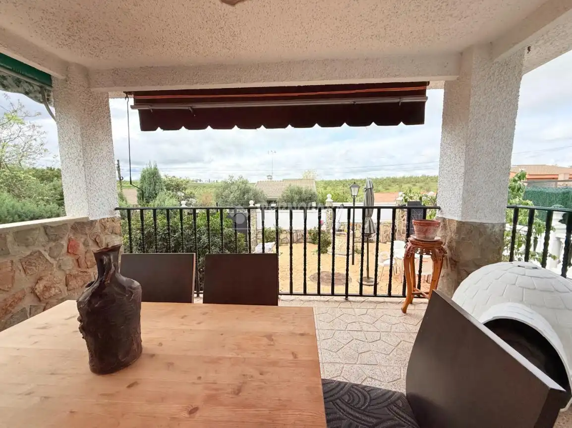 Terrasse von Haus oder Chalet zum Verkauf in Cedillo del Condado mit Klimaanlage, Heizung und Privatgarten