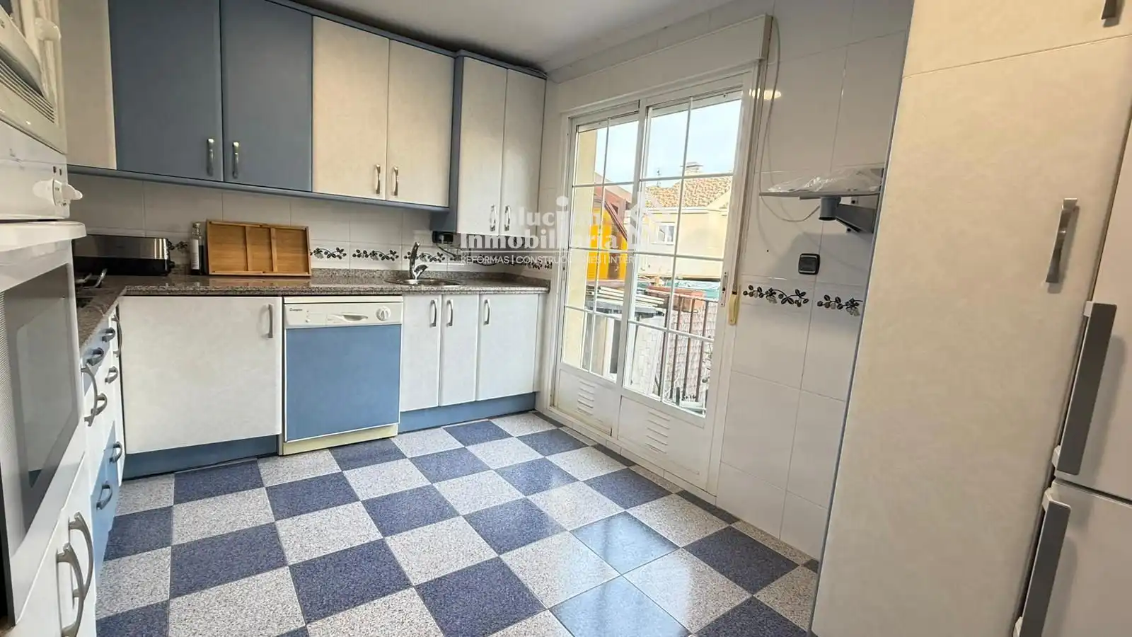 Cocina de Casa adosada en venta en Carrascal de Barregas con Calefacción, Terraza y Amueblado
