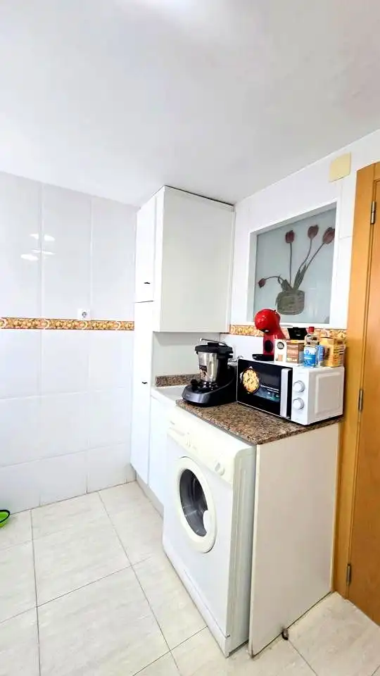 Cocina de Apartamento de alquiler en Gandia con Aire acondicionado, Terraza y Piscina comunitaria
