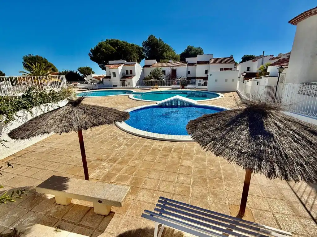 Piscina de Casa adosada en venta en La Nucia con Jardín privado, Amueblado y Horno
