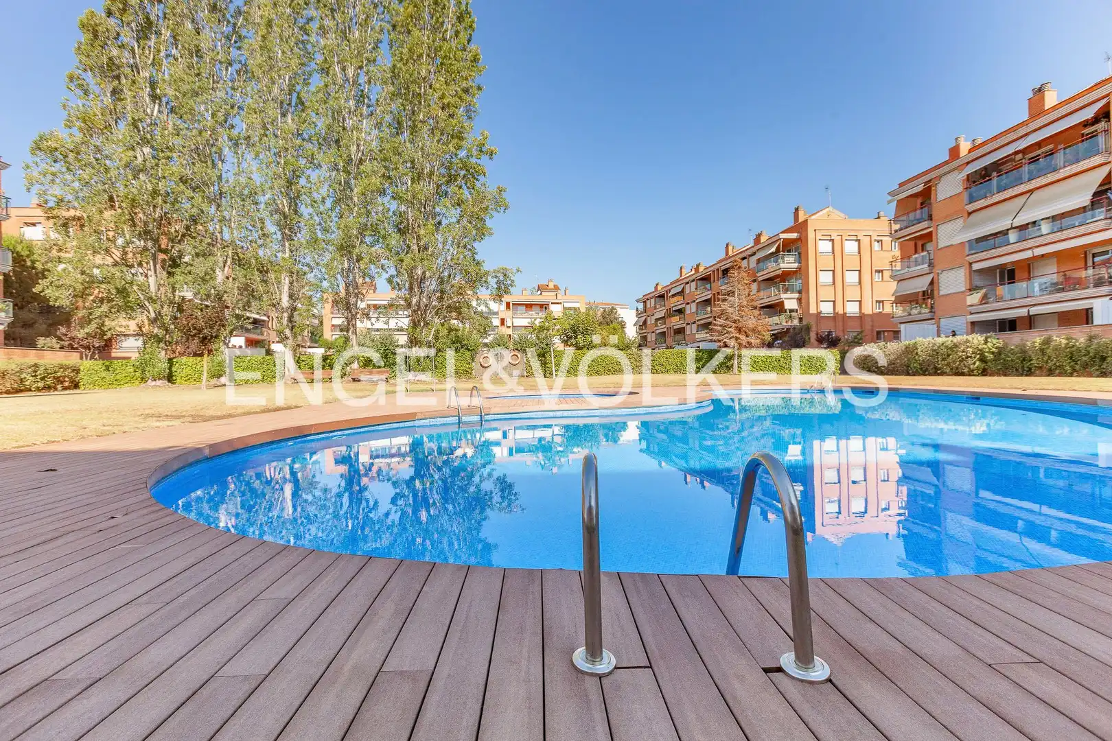 Piscina de Pis de lloguer en Sant Cugat del Vallès amb Calefacció, Jardí privat i Parquet