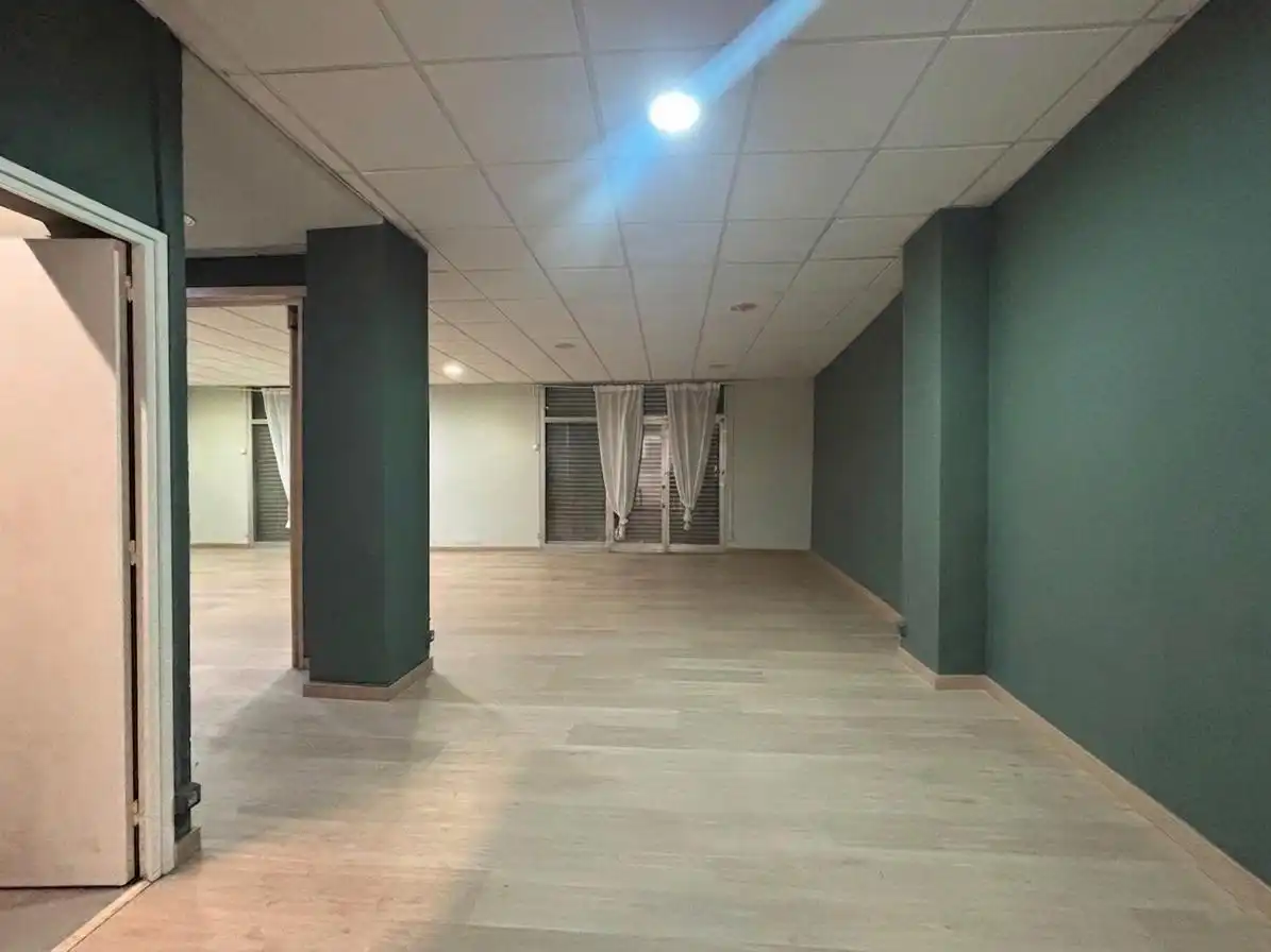 Local de alquiler en L'Hospitalet de Llobregat con Aire acondicionado