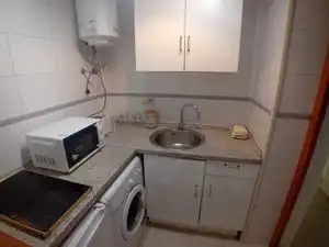 Cuina de Estudi de lloguer en Las Palmas de Gran Canaria amb Moblat, Rentadora i Microones