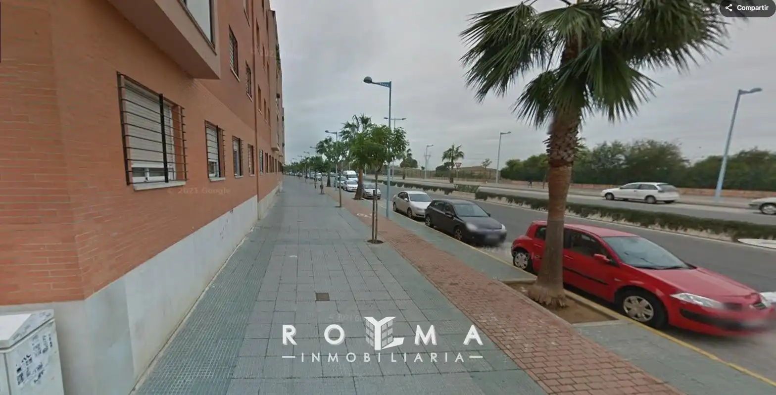 Vista exterior de Casa adosada en venda en Dos Hermanas amb Aire condicionat i Traster
