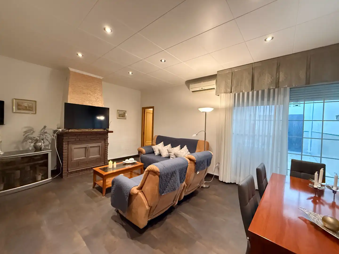 Sala d'estar de Casa o xalet en venda en Aielo de Malferit amb Aire condicionat, Terrassa i Moblat