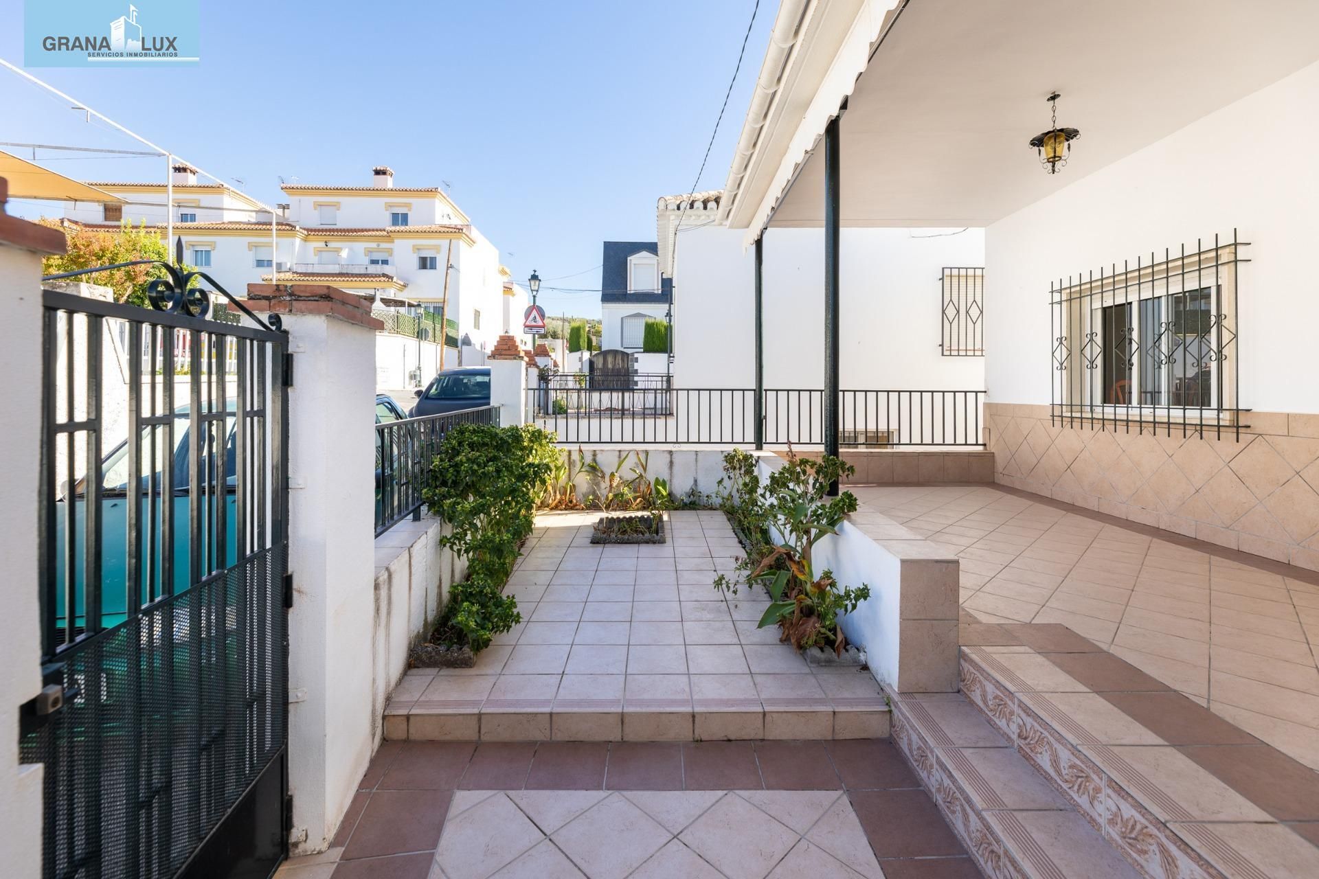 Vista exterior de Casa o xalet en venda en Cájar amb Calefacció, Jardí privat i Traster