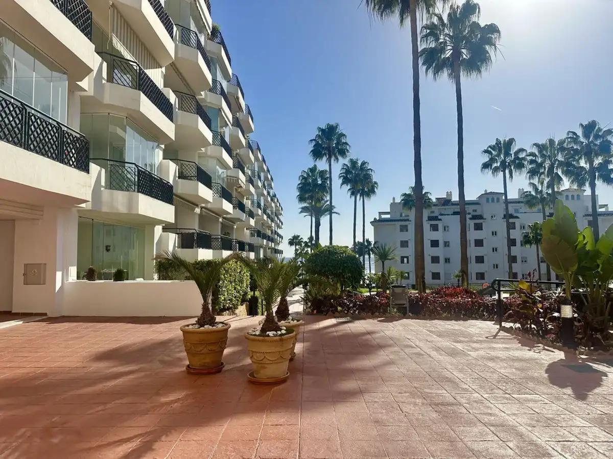 Außenansicht von Erdgeschoss zum Verkauf in Mijas mit Klimaanlage, Heizung und Privatgarten