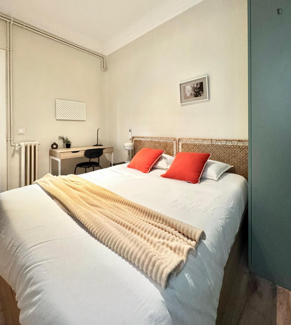 Dormitori de Apartament per a compartir en  Madrid Capital amb Aire condicionat, Moblat i Forn