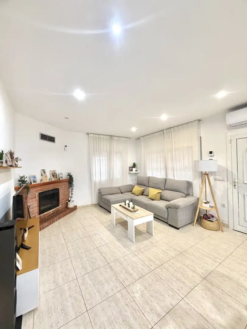 Sala de estar de Casa o chalet en venta en Tordera con Aire acondicionado, Terraza y Piscina
