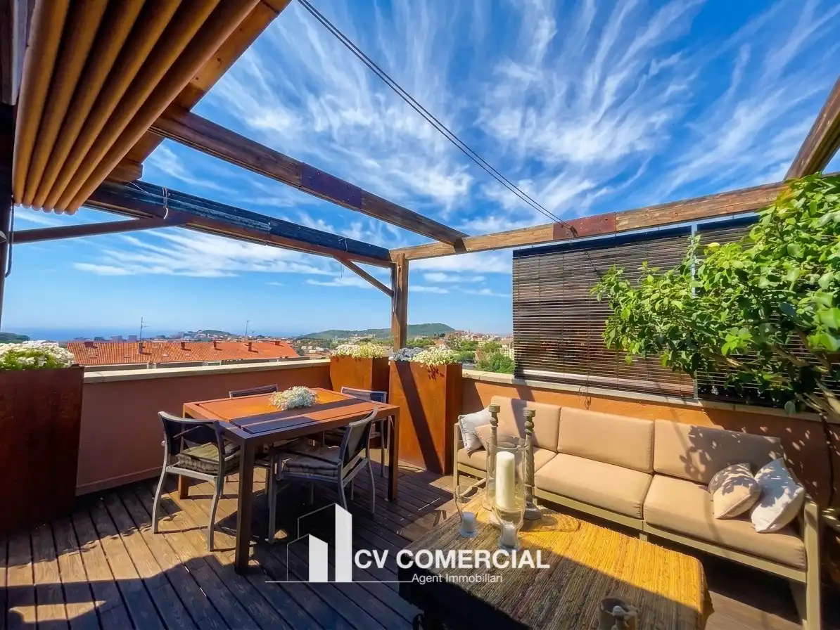 Terraza de Ático en venta en Tiana con Aire acondicionado, Calefacción y Parquet