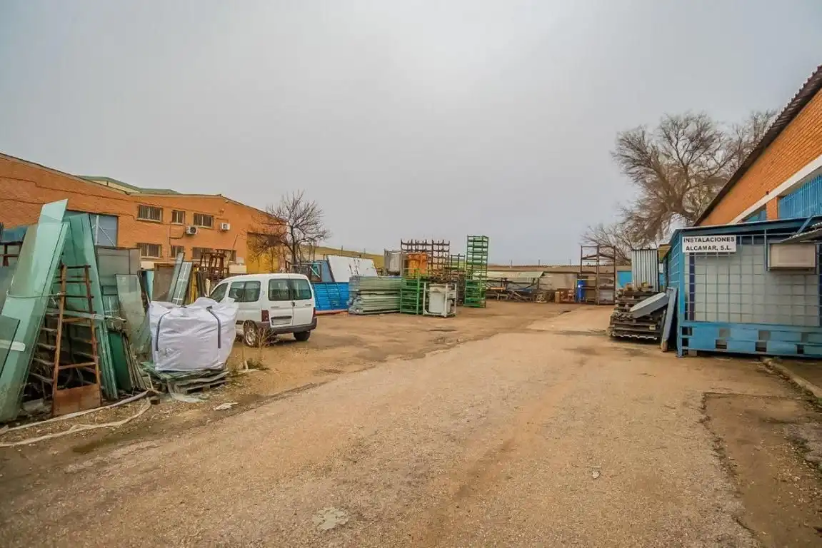 Parking de Nave industrial en venta en Camarma de Esteruelas