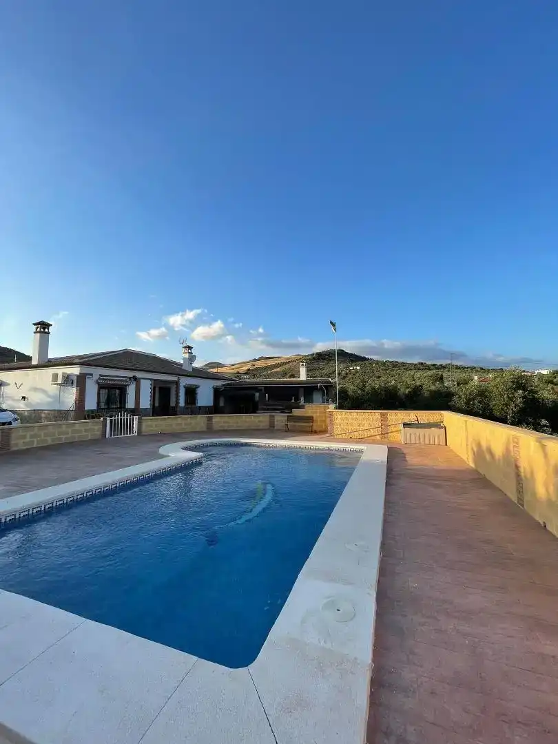 Vista exterior de Casa o chalet de alquiler en Álora con Aire acondicionado, Jardín privado y Piscina