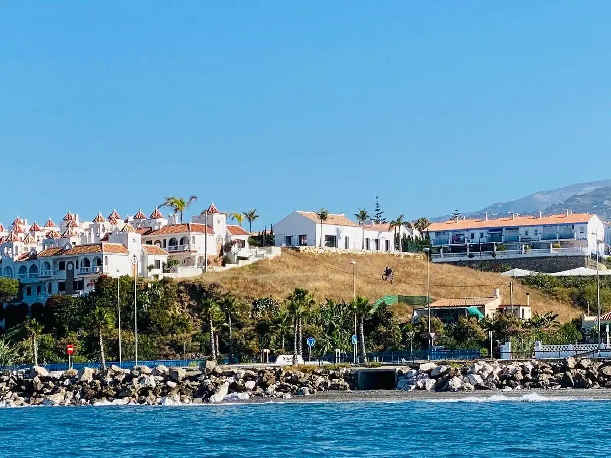 Außenansicht von Haus oder Chalet zur Miete in Vélez-Málaga mit Klimaanlage, Heizung und Privatgarten