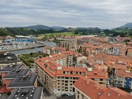 Vista exterior de Pis en venda en Zumaia amb Calefacció, Traster i Moblat