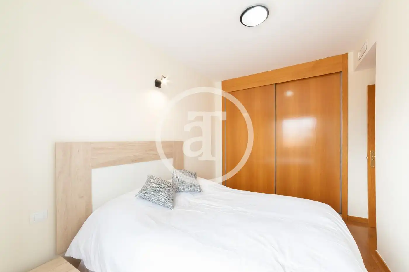 Attic for rent in Calle Fuente Cisneros, Parque Oeste - Fuente Cisneros
