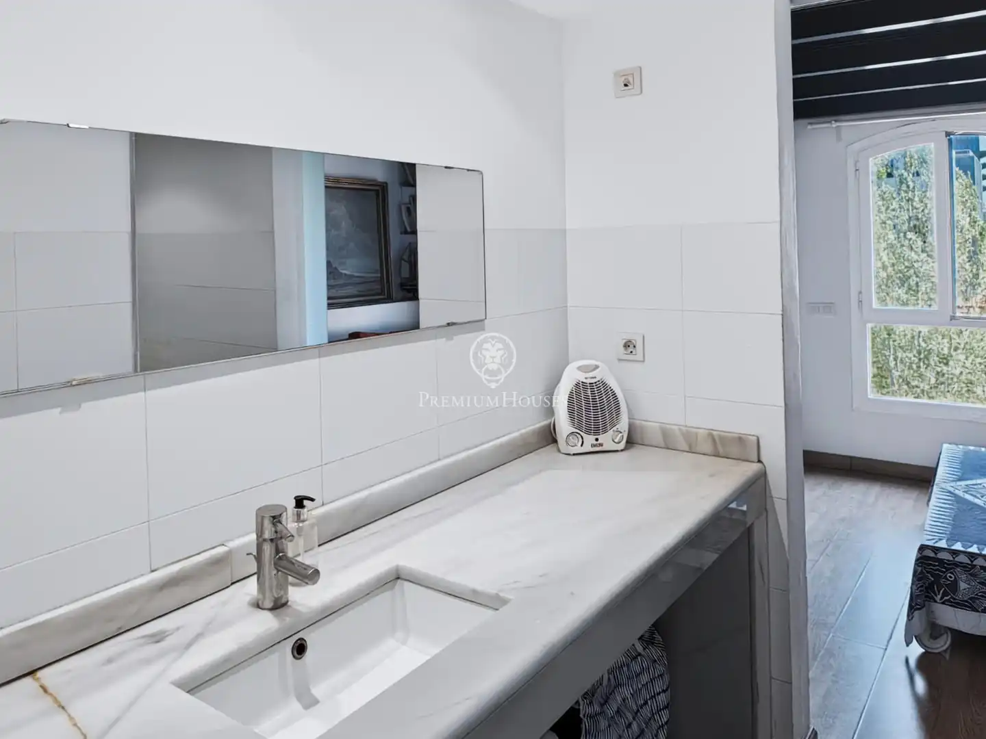Badezimmer von Wohnung zum Verkauf in Barcelona mit Klimaanlage