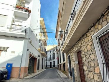 Pis amb balcó en venda a Montilla