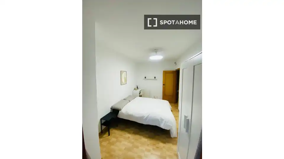 Bedroom of Flat for rent in Madrid  with Air Conditioner, Heating and Furnished