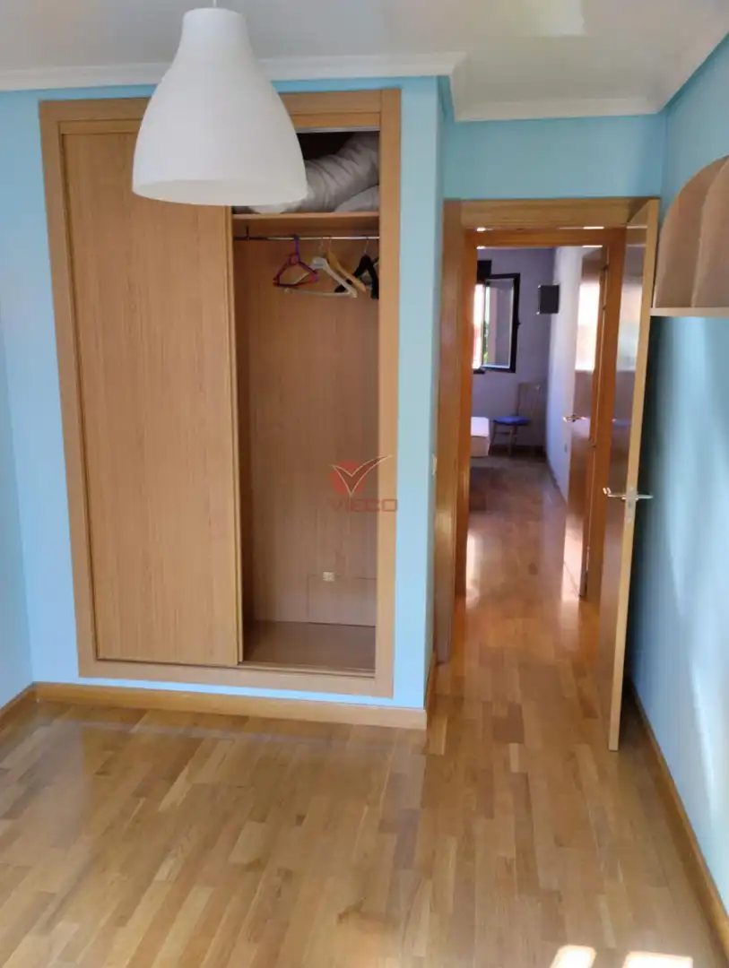 Habitación de Piso en venta en Cuenca con Calefacción, Terraza y Trastero