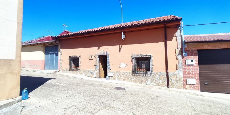 Vista exterior de Finca rústica en venda en Valderas amb Terrassa, Traster i Moblat