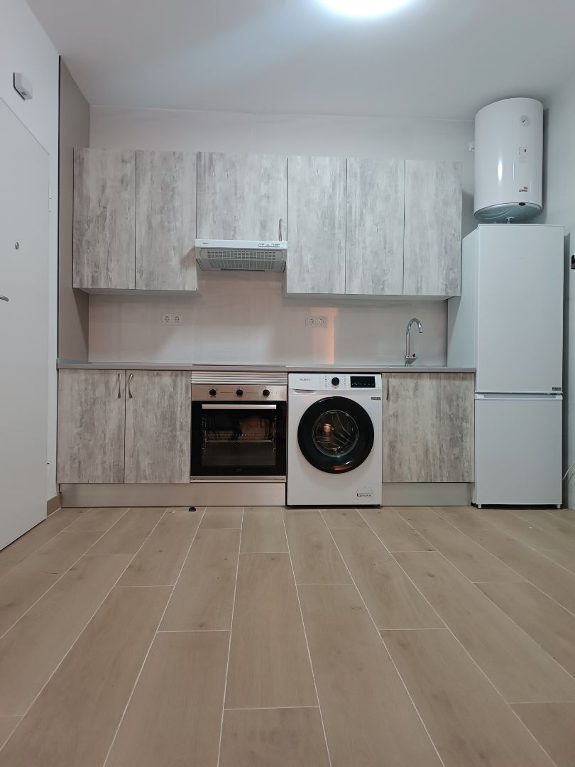 Cuina de Apartament de lloguer en Coslada amb Aire condicionat, Calefacció i Moblat