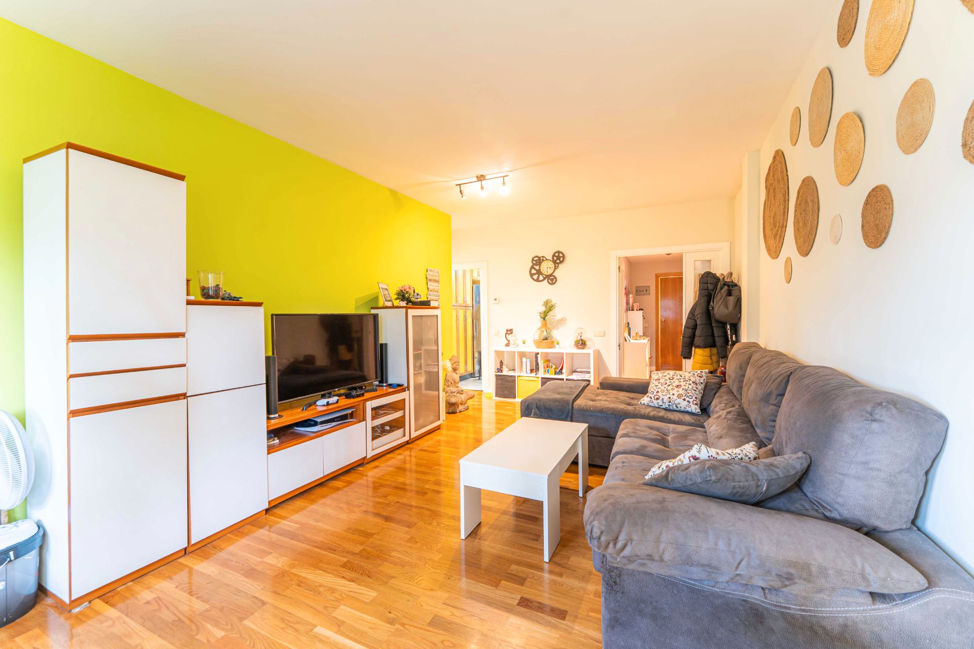 Living room of Flat for sale in Torrelodones  with Air Conditioner, Heating and Parquet flooring