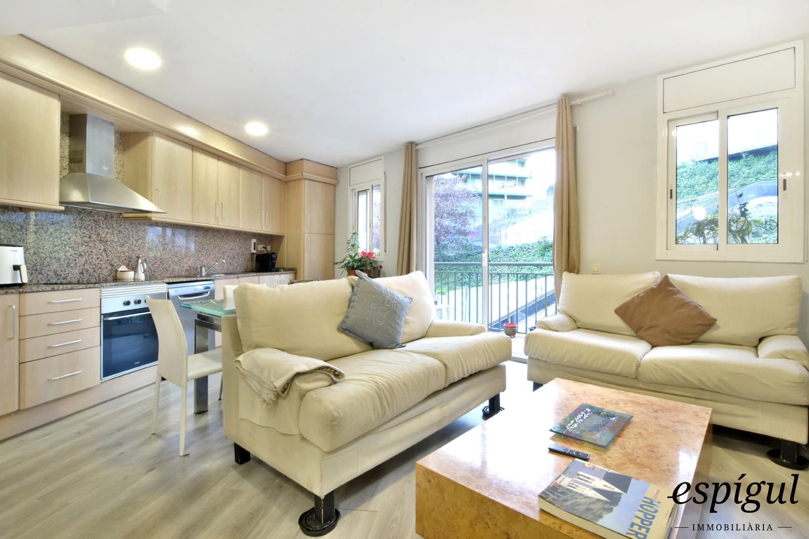 Living room of Single-family semi-detached for sale in  Barcelona Capital  with Air Conditioner, Heating and Terrace