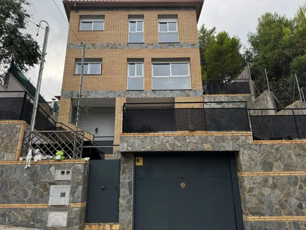 Vista exterior de Casa o chalet en venta en Rubí