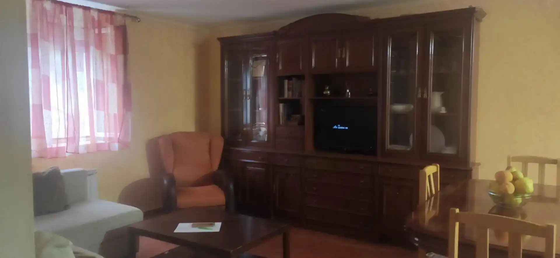 Sala d'estar de Casa adosada en venda en Frumales amb Moblat, Rentadora i Microones