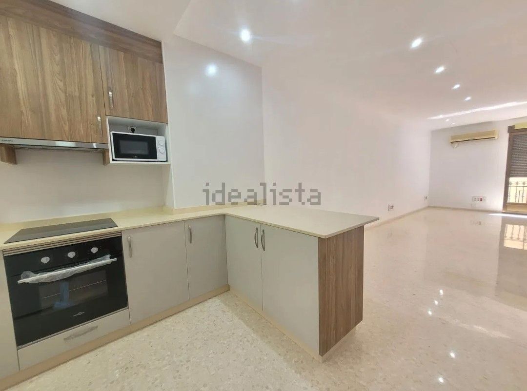 Cuina de Pis de lloguer en Cheste amb Aire condicionat, Terrassa i Balcó