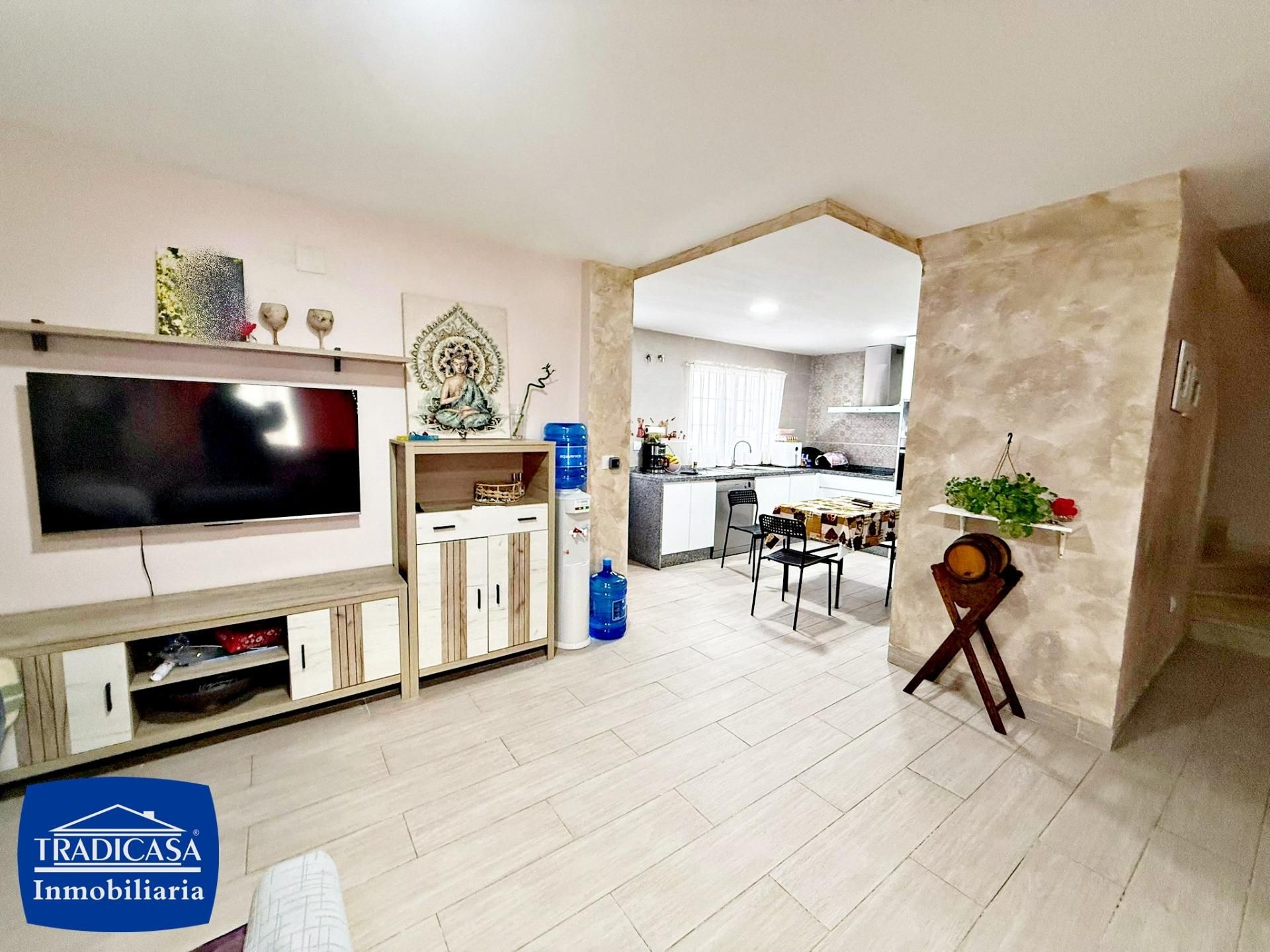 Cocina de Casa adosada en venta en El Cuervo de Sevilla con Terraza, Trastero y Balcón