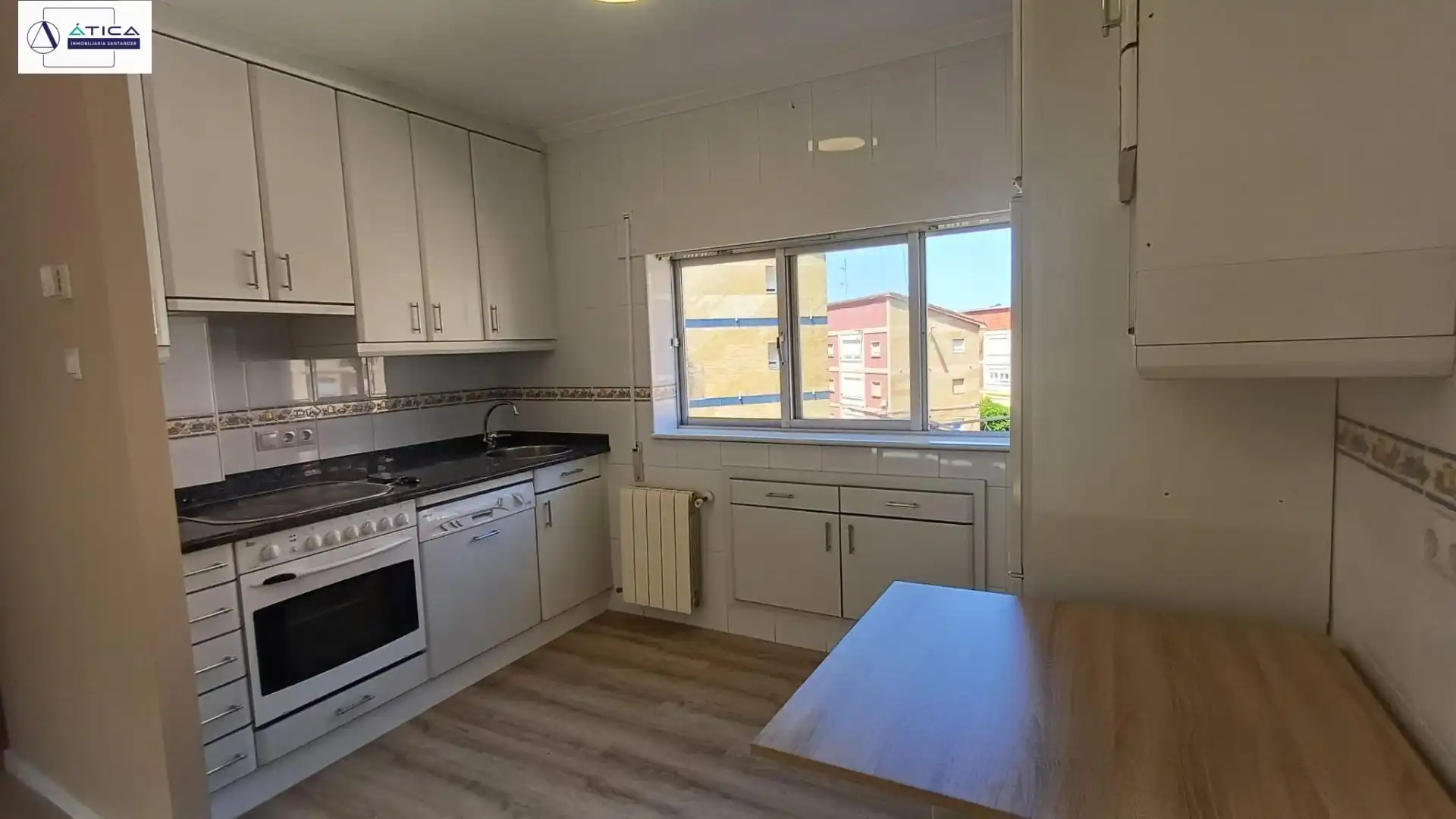 Kitchen of Flat for sale in Santander  with Heating