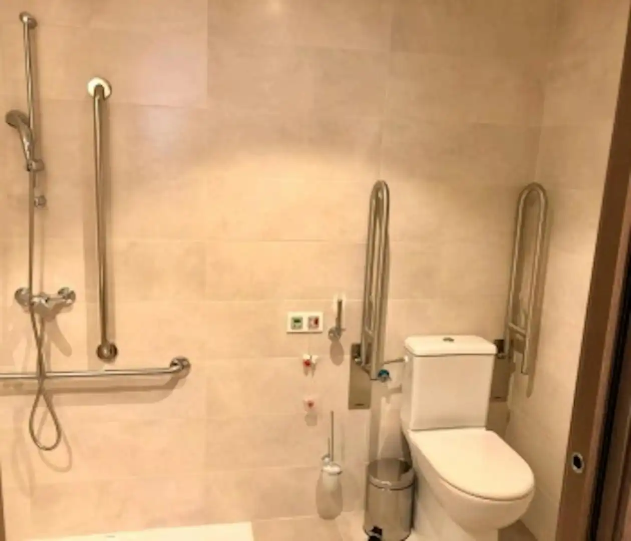 Badezimmer von Gebäude zur Miete in Sevilla
