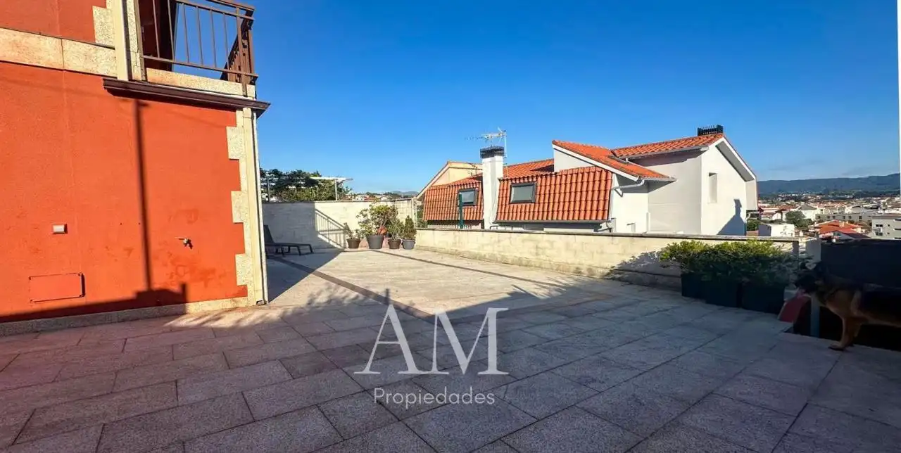Terrassa de Casa o xalet en venda en Nigrán amb Calefacció, Jardí privat i Terrassa