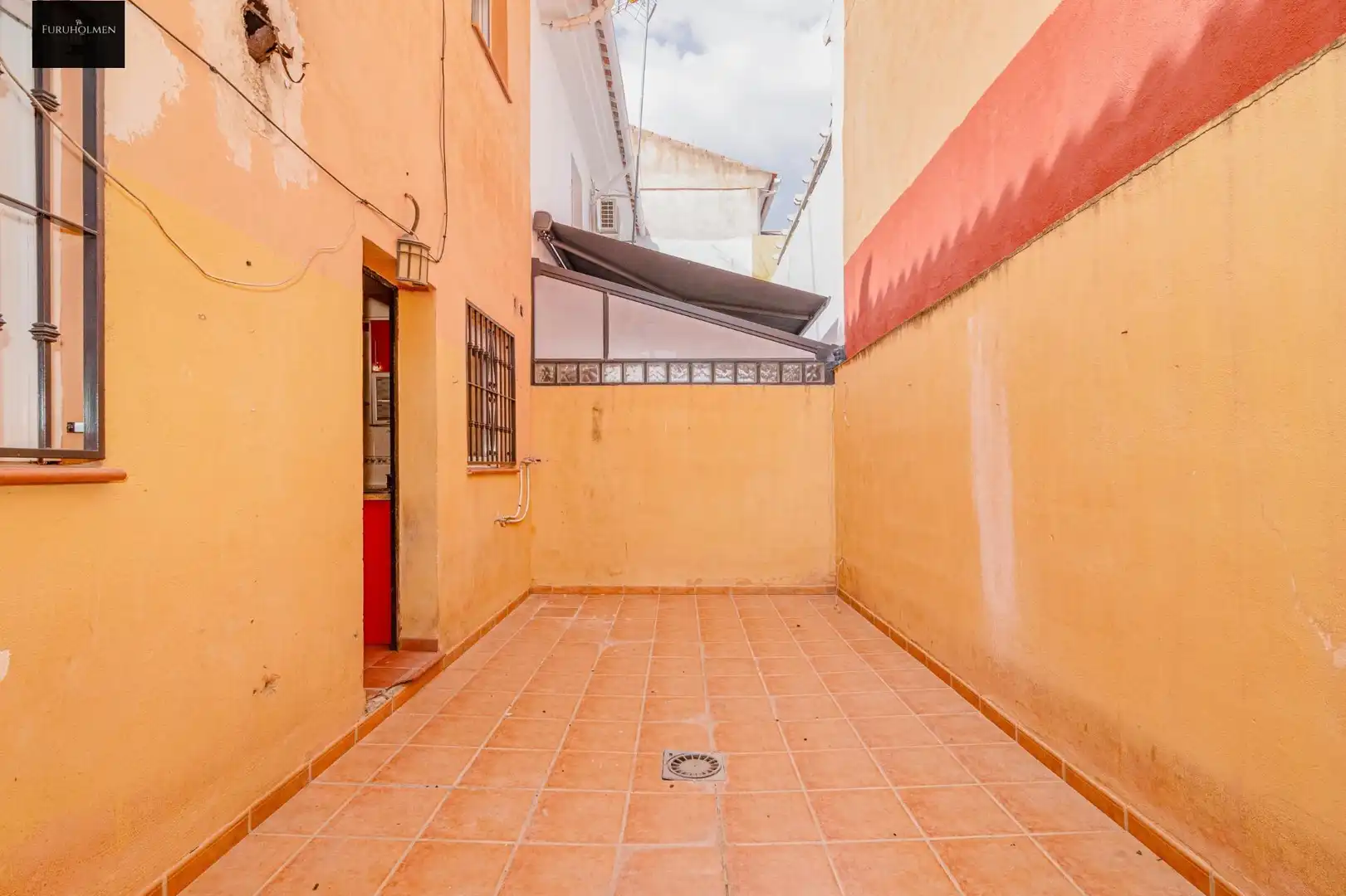 Vista exterior de Casa adosada en venda en Las Gabias amb Balcó