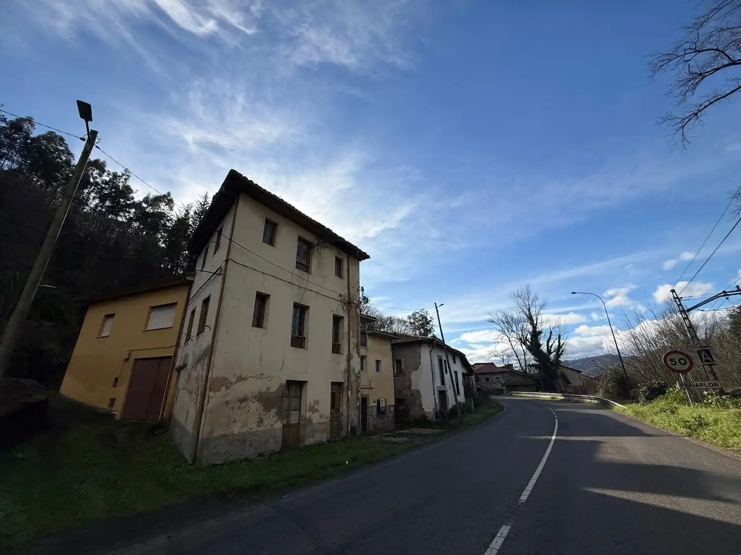 Außenansicht von Einfamilien-Reihenhaus zum Verkauf in Grado mit Abstellraum
