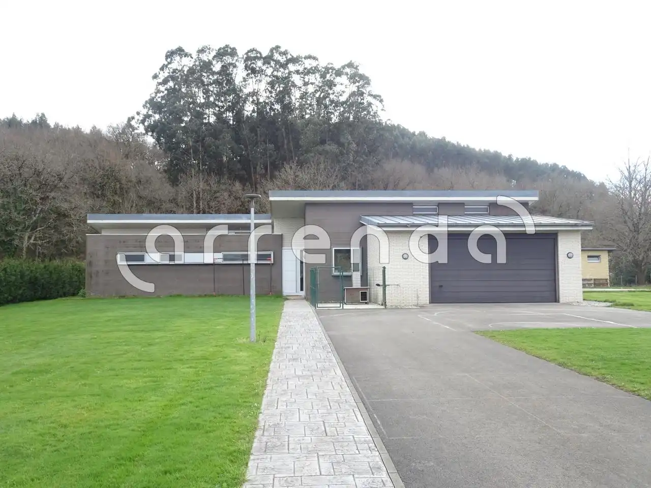 Vista exterior de Casa o xalet de lloguer en Piélagos amb Jardí privat, Piscina i Moblat
