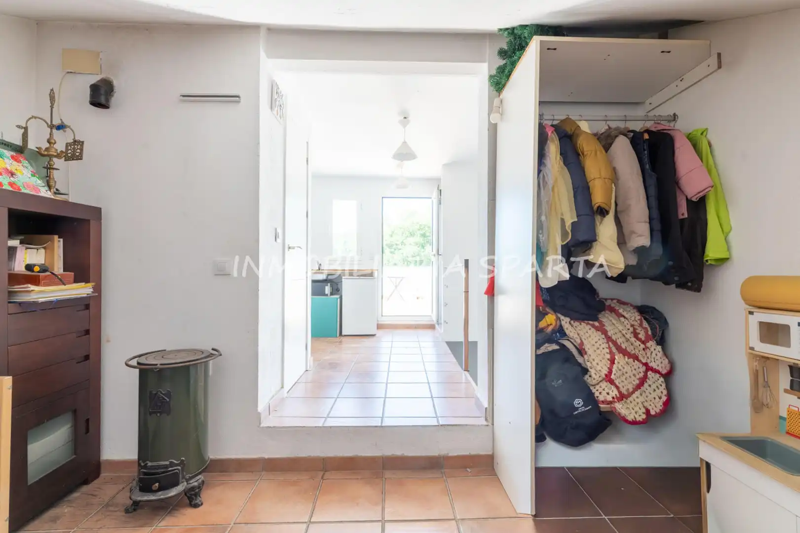 Casa adosada en venta en Gelves con Terraza, Horno y Lavadora