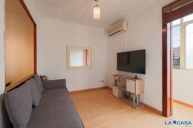 Piso en Venta en Calle SANT BALTASAR en Sants