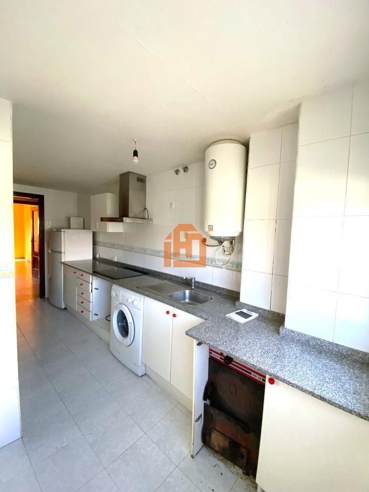 Cuina de Apartament en venda en Santovenia de la Valdoncina amb Calefacció, Terrassa i Traster