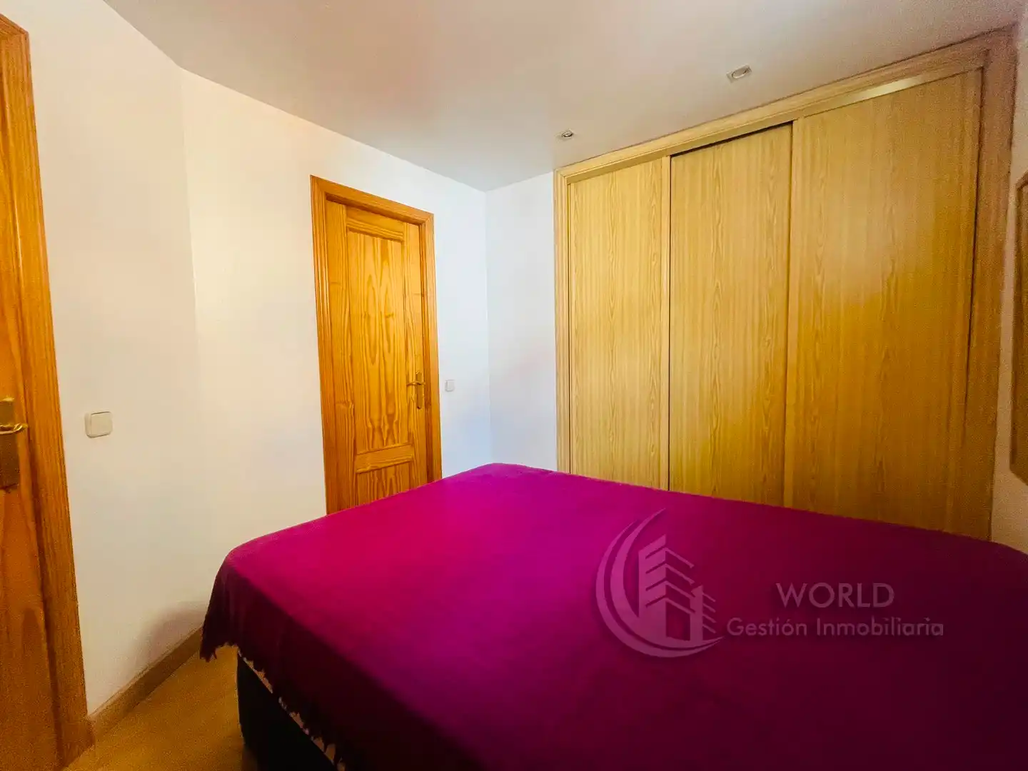 Dormitori de Apartament de lloguer en Madrid amb Calefacció, Moblat i Rentadora