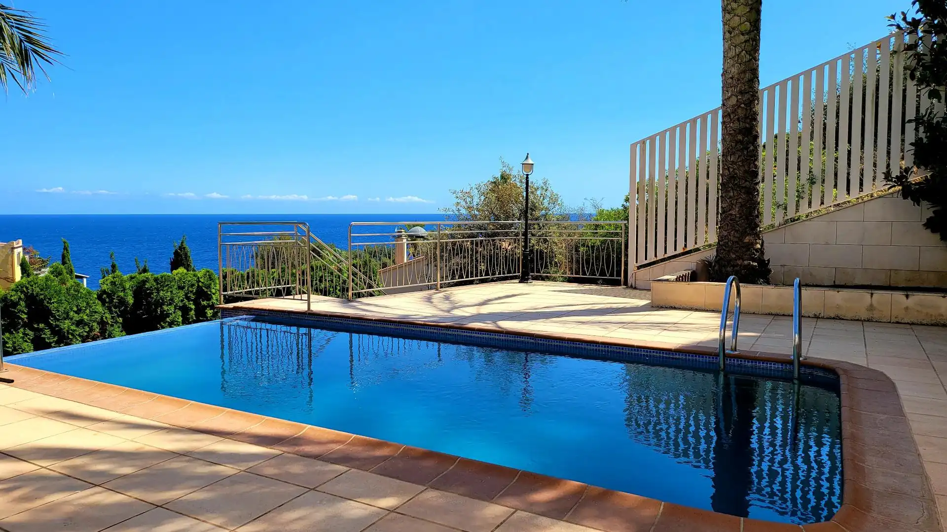 Detached house with terrace for sale in Montgoda
