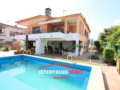 Swimming pool of House or chalet for sale in Palau-solità i Plegamans  with Air Conditioner, Heating and Private garden