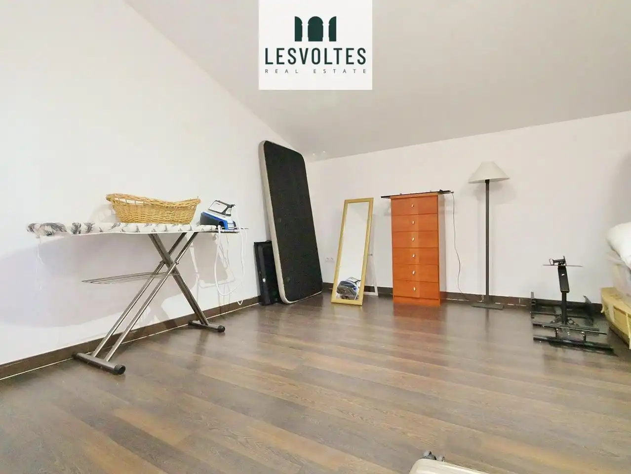 Piso en venta en Carrer de Bellcaire, La Punxa