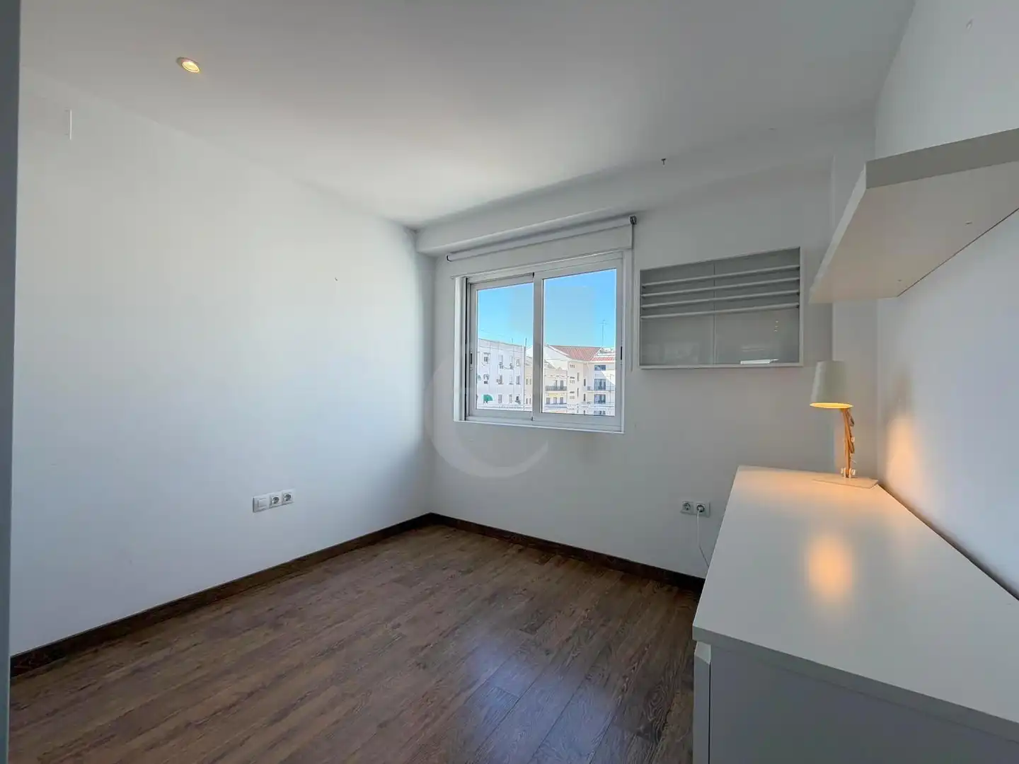 Schlafzimmer von Dachboden zur Miete in Valencia mit Klimaanlage, Terrasse und Möbliert