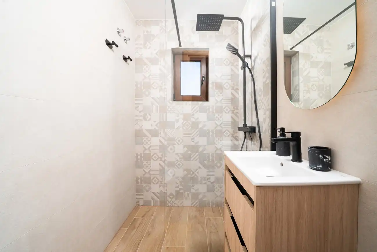 Baño de Apartamento en venta en Torrevieja con Aire acondicionado, Piscina y Amueblado