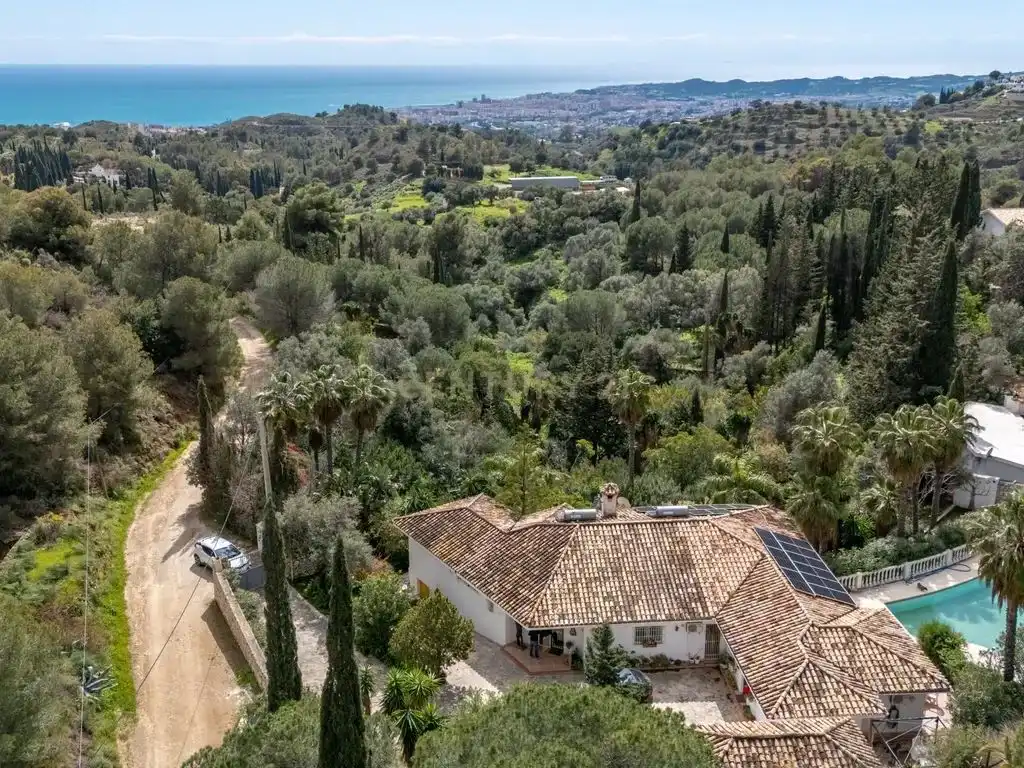 Vista exterior de Casa o chalet en venta en Mijas con Aire acondicionado, Terraza y Piscina